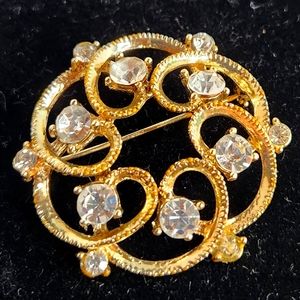 Gold tone metal and clear cz  vintage circlet‎ filigree brooch